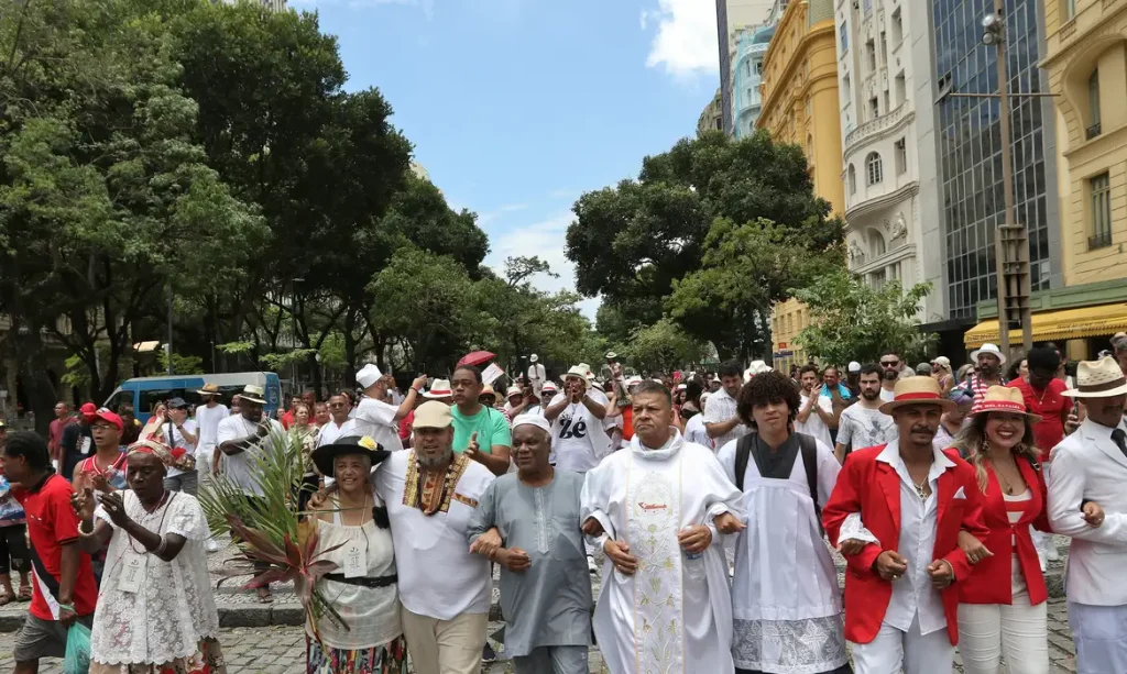 2º Procissão do Zé Pelintra saindo do santuário nos Arcos da Lapa e finalizando na Cinelândia, no centro da cidade, com um ato contra a intolerância religiosa.