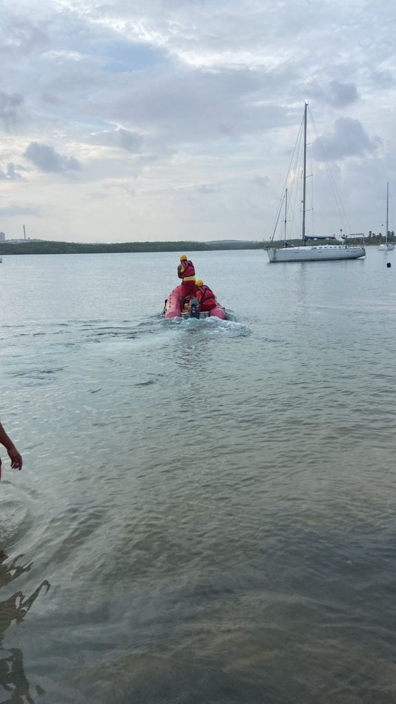 Turista foi resgatado pelo Corpo de Bombeiros — Foto: Divulgação