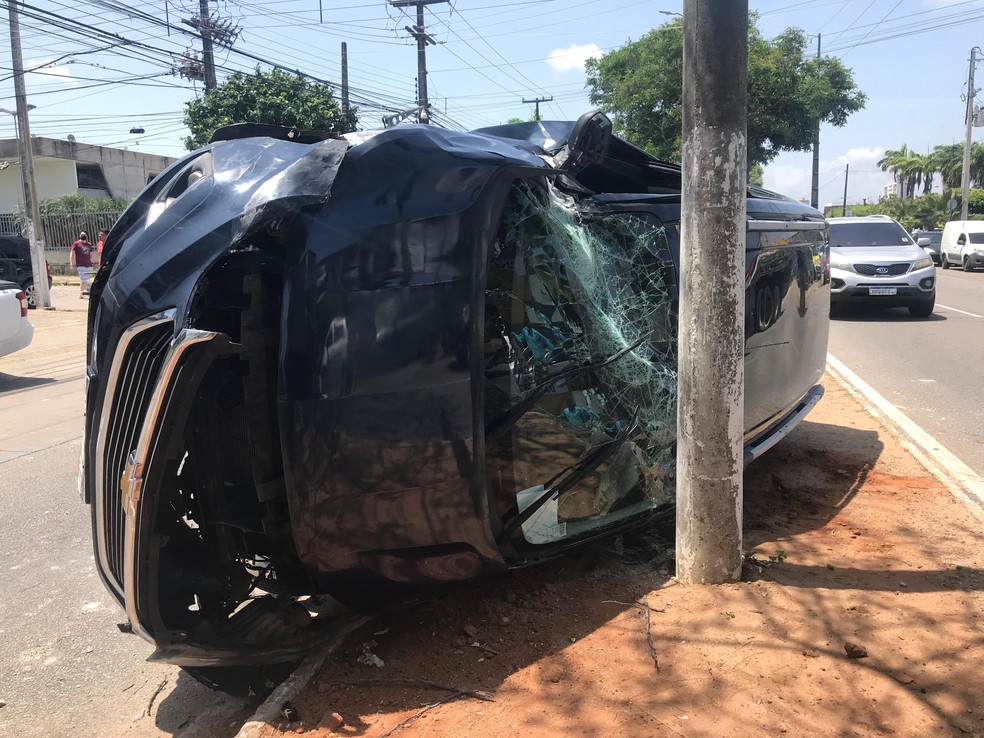 Acidente aconteceu na Avenida Mor Gouveia, em Natal — Foto: Stephany Souza/Inter TV Cabugi