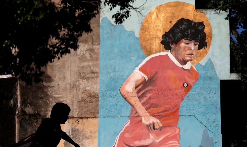 Mural retratando Diego Maradona do lado de fora do Estádio Diego Armando Maradona, em Buenos Aires
30/10/2021 REUTERS/Agustin Marcarian