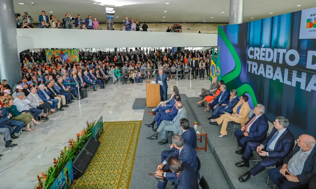 Brasília (DF), 12/03/2025 - Presidente da República, Luiz Inácio Lula da Silva, durante cerimônia de lançamento do Programa “Crédito do Trabalhador”, realizado no Palácio do Planalto. Foto: Ricardo Stuckert/PR