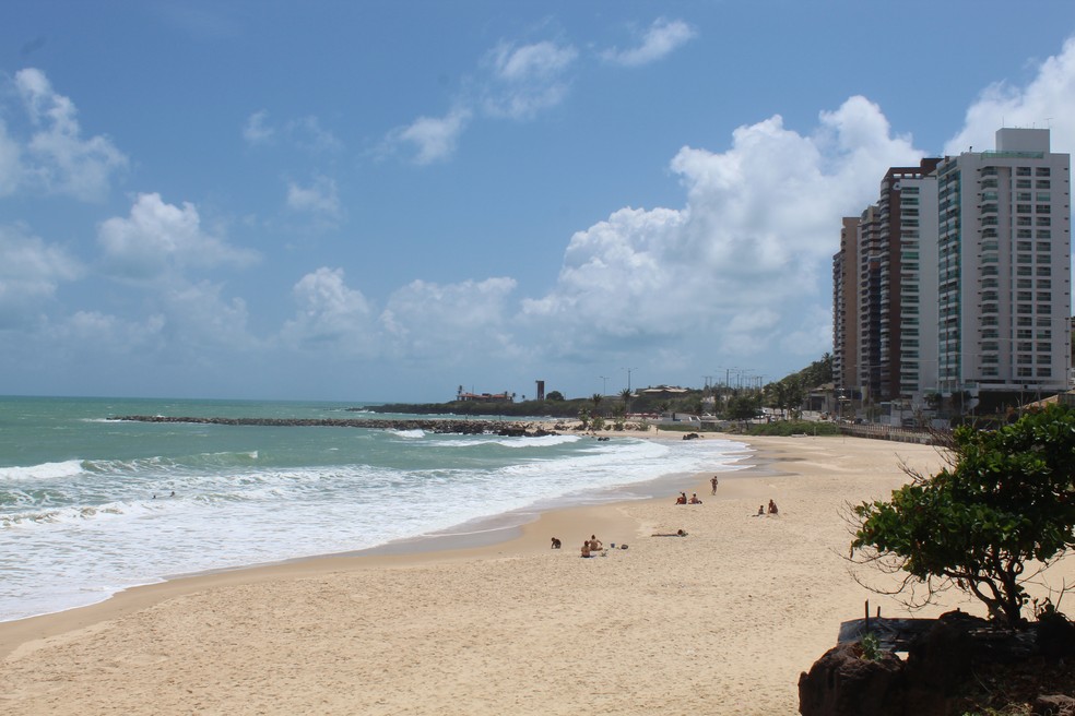 Praia de Areia preta teve ponto considerado impróprio para banho, em Natal — Foto: Anadelly Fernandes/ARQUIVO