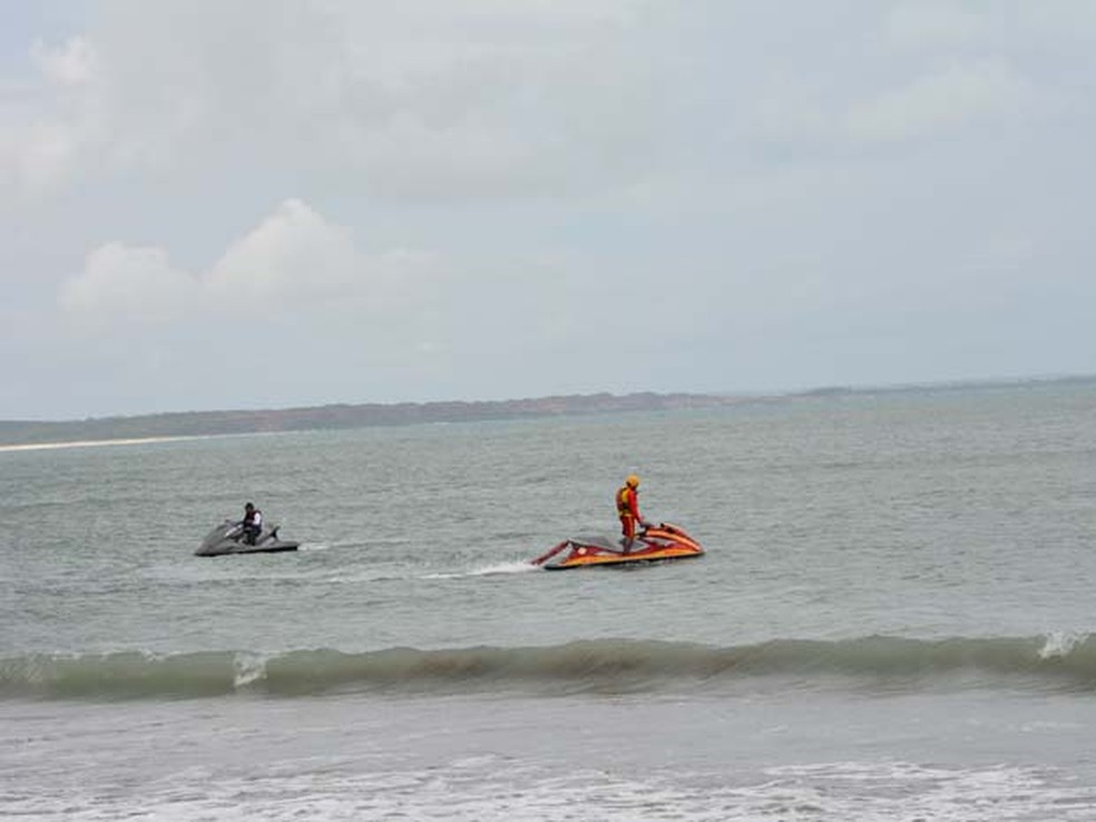 Homem morreu afogado em praia de Lucena  — Foto: Walter Paparazzo/G1