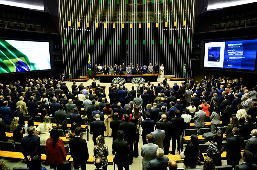 Mesa: 
senador Efraim Filho (União-PB);
deputado Marcos Pereira (Republicanos-SP);
presidente da Confederação Nacional da Indústria (CNI), Ricardo Alvarez Alban;
presidente desta sessão,  1º secretário da Câmara dos Deputados, deputado Carlos Veras (PT-PE);
diretora da Secretaria Legislativa do Congresso Nacional, Roberta Lys de Moura Rochael;
senador Izalci Lucas (PL-DF);
senador Sérgio Petecão (PSD-AC).