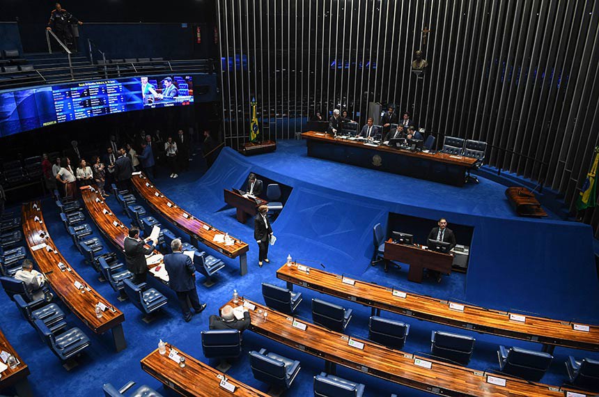 À bancada, em pronunciamento, senador Marcos do Val (Podemos-ES).
