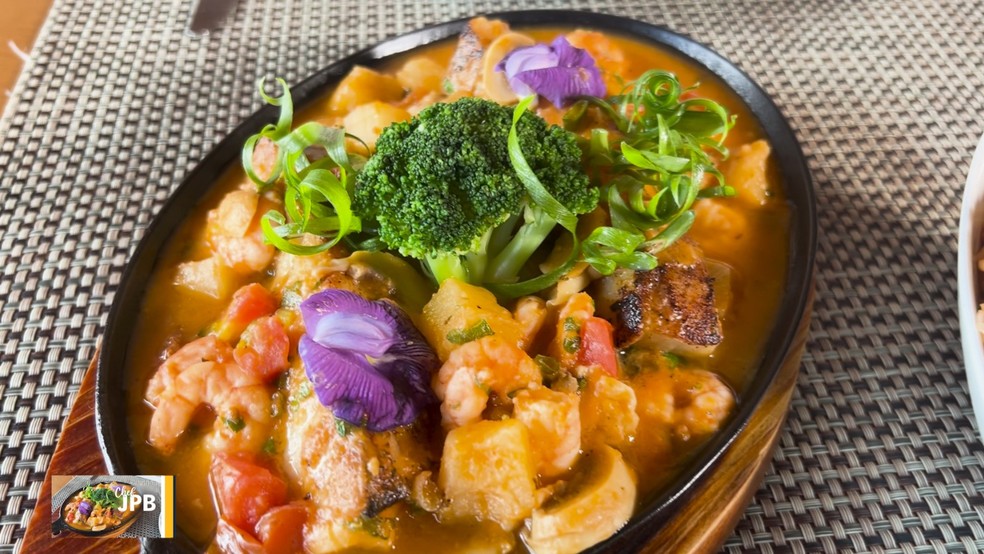 Receita une peixe, abacaxi e camarão em molho especial — Foto: Reprodução / TV Cabo Branco