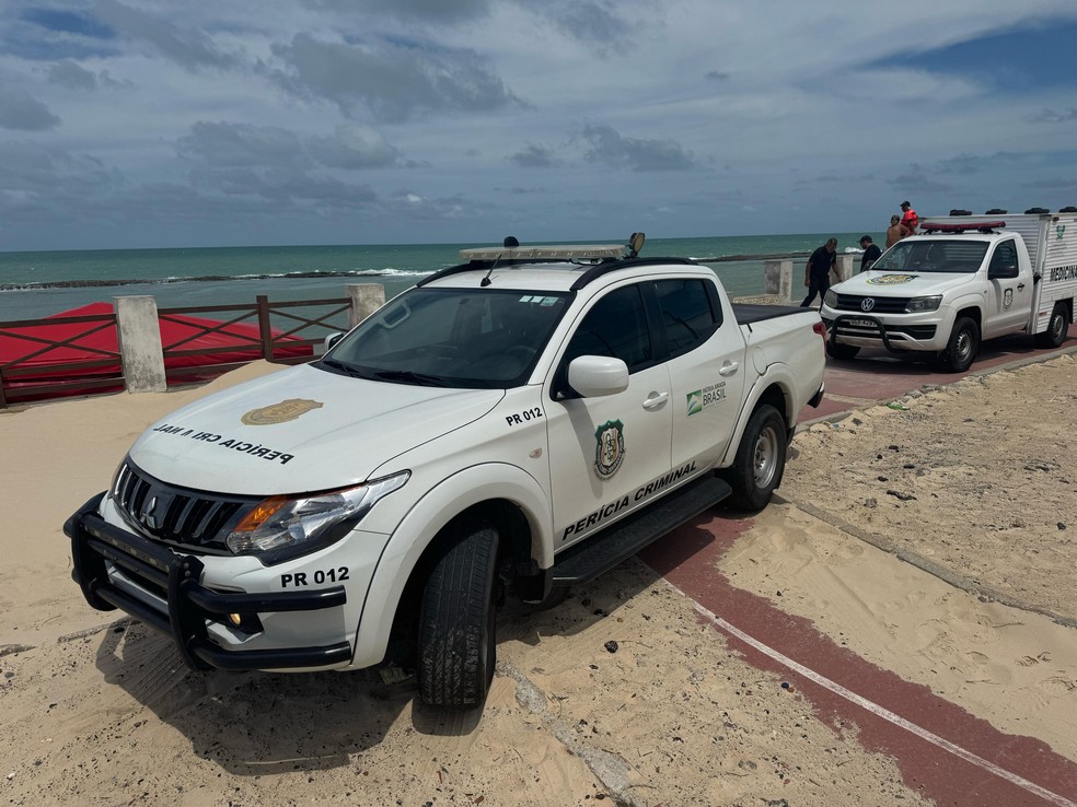 Homem foi encontrado morto na Praia do Forte, em Natal — Foto: Sérgio Henrique Santos/Inter TV Cabugi