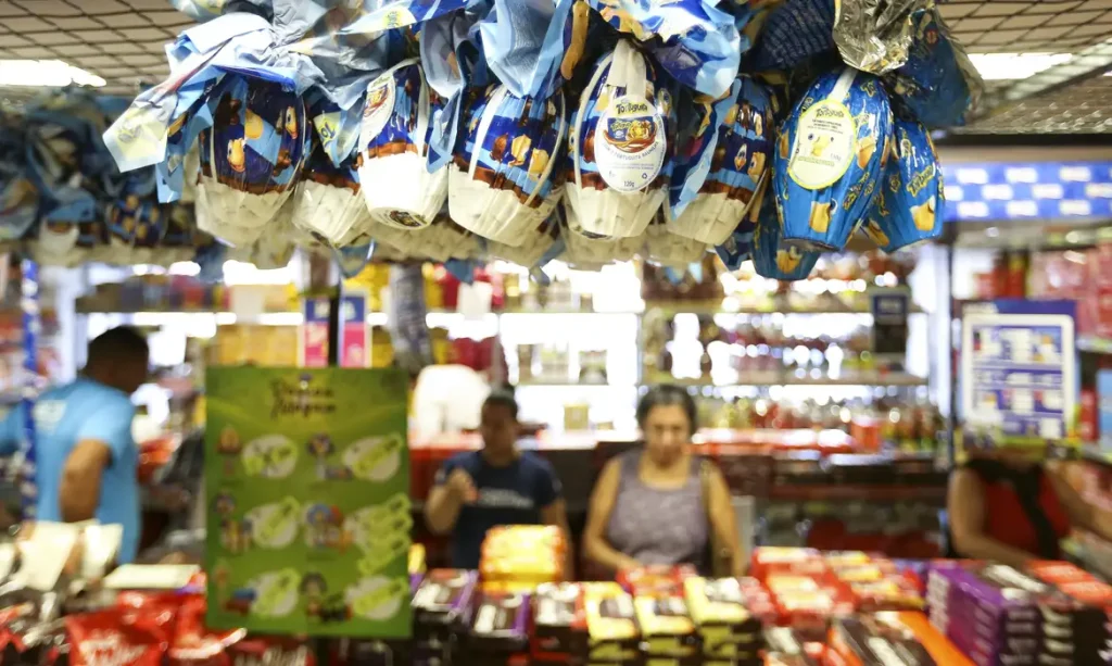 Brasília - Às vésperas da Páscoa, lojas em Brasília vendem ovos de páscoa (Marcelo Camargo/Agência Brasil)