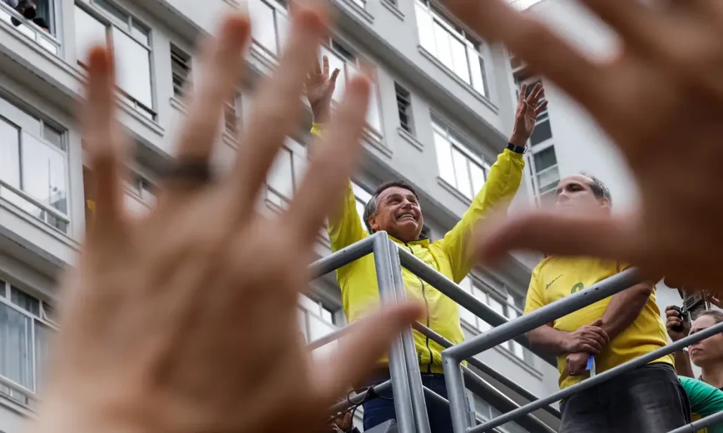 Former Brazilian President Jair Bolsonaro greets his supporters at a demonstration against his judicial process and to demand the amnesty of all accused of taking part in the allegedly conspiring to overthrow the government, in Sao Paulo, Brazil, April 6, 2025. Reuters/Amanda Perobelli/Proibida reprodução