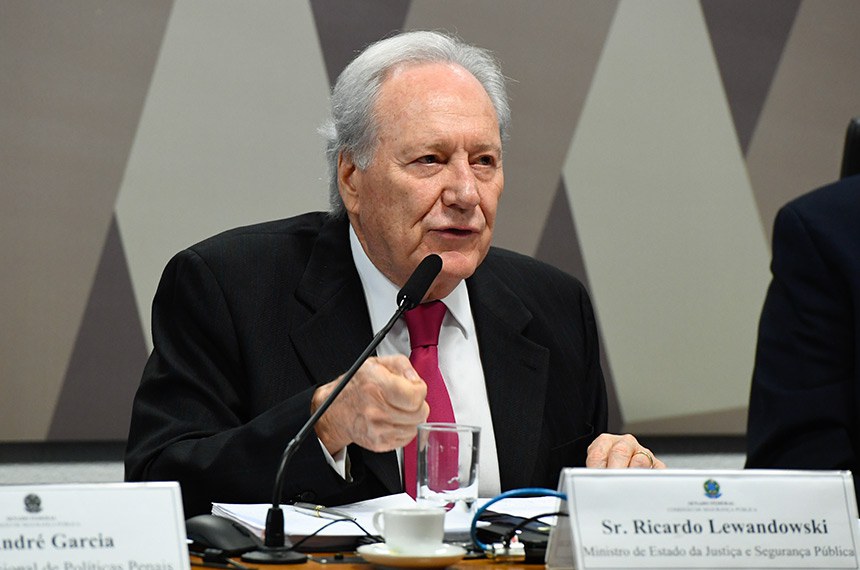 Em pronunciamento, à bancada, ministro de Estado da Justiça e Segurança Pública, Ricardo Lewandowski.