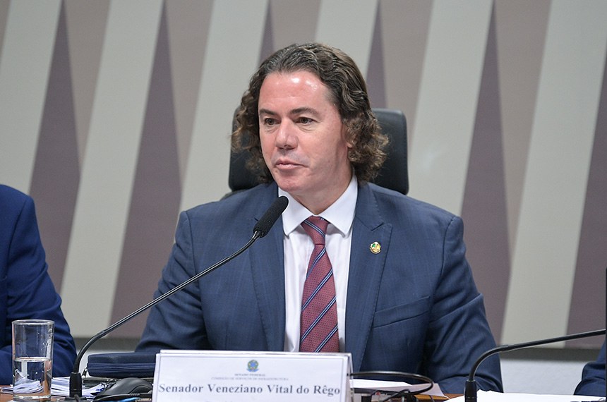 Mesa:
presidente eventual da CI, senador Veneziano Vital do Rêgo (MDB-PB).