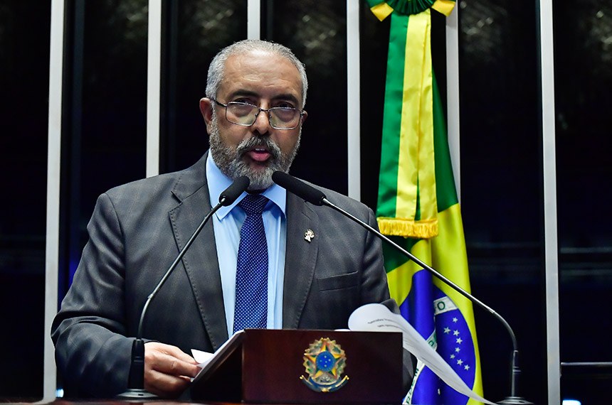 Em discurso, à tribuna, senador Paulo Paim (PT-RS).