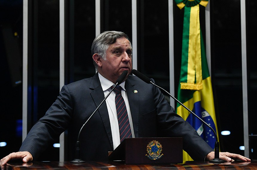 À tribuna, em discurso, senador Izalci Lucas (PL-DF).