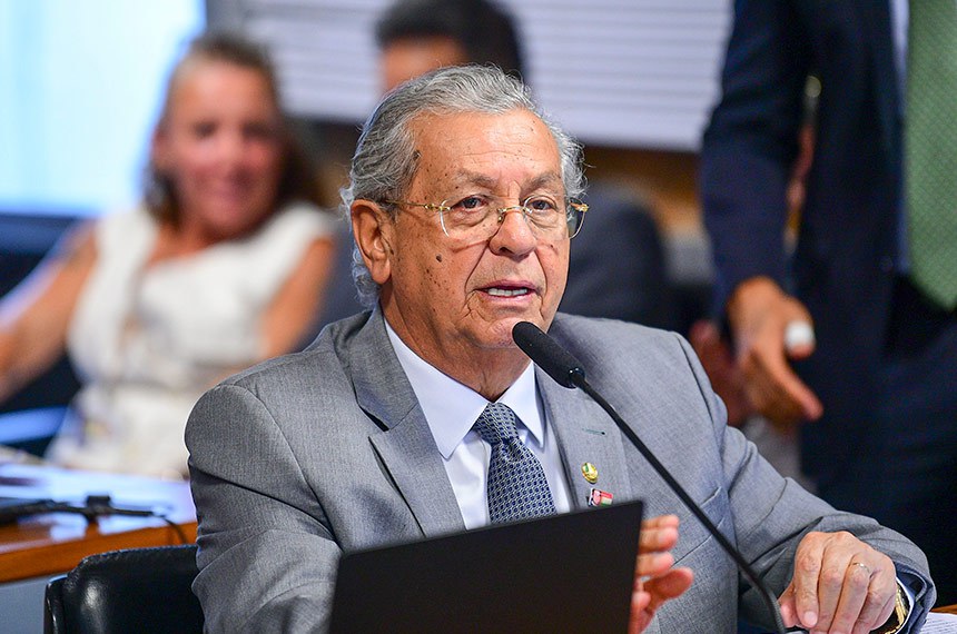 Em pronunciamento, à bancada, senador Jayme Campos (União-MT).