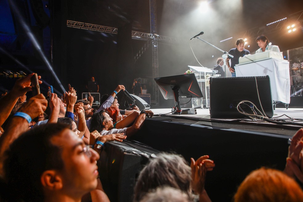 Roberto Carlos comemora 84 anos com show e bolo especial em Natal — Foto: Alexandre Lago