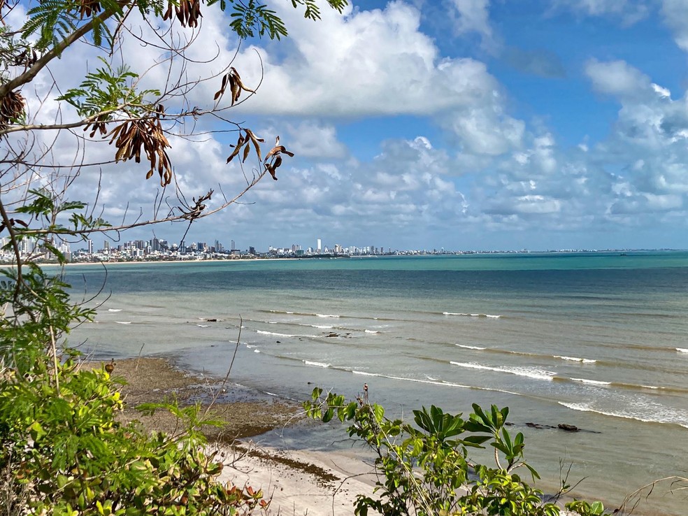 Praia do Cabo Branco em João Pessoa — Foto: Luana Silva/g1
