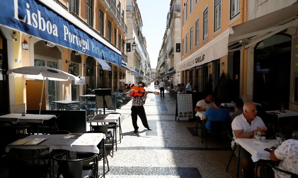 The coronavirus disease (COVID-19) outbreak in Lisbon