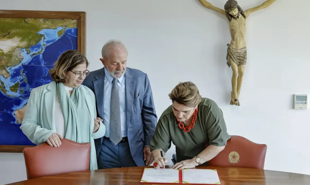 Brasília (DF), 05/05/2025 - Presidente da República, Luiz Inácio Lula da Silva, durante nomeação e posse de Márcia Helena Carvalho Lopes como Ministra de Estado das Mulheres, realizado no Palácio do Planalto. Foto: Ricardo Stuckert/PR
