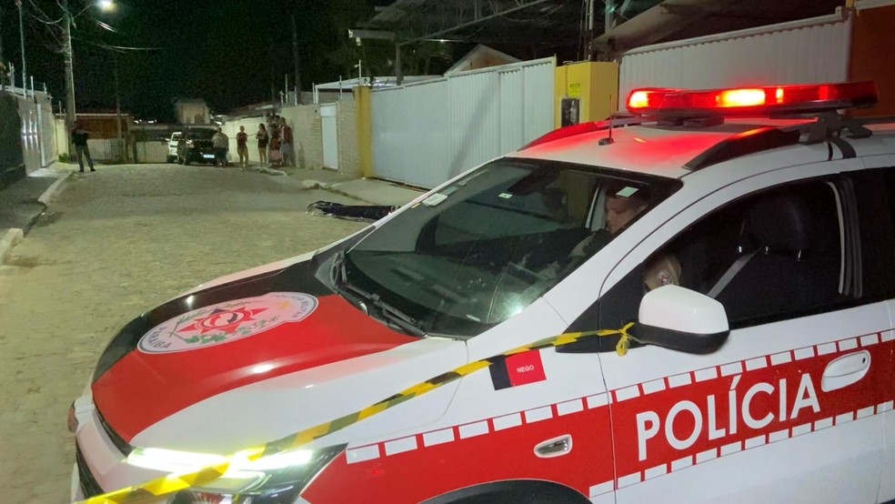 Vítima estava em uma praça quando foi perseguida e morta por dois homens — Foto: Divulgação/Polícia Militar