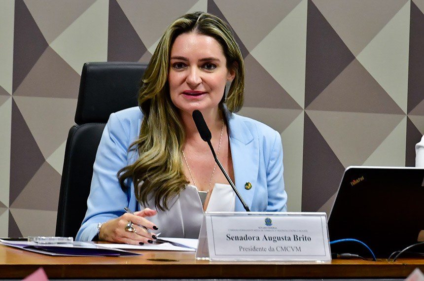 Mesa:
presidente da CMCVM e requerente desta audiência, senadora Augusta Brito (PT-CE).