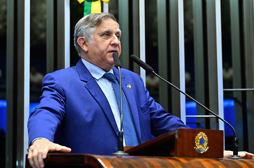 Senador Izalci Lucas (PL-DF) em discurso à tribuna.