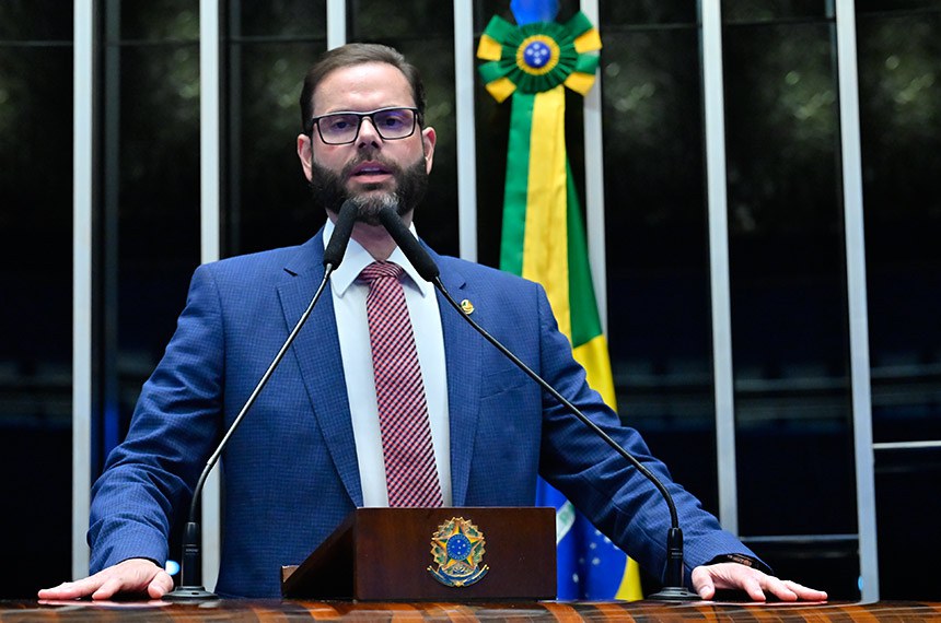 Senador Jorge Seif (PL-SC) em discurso à tribuna.