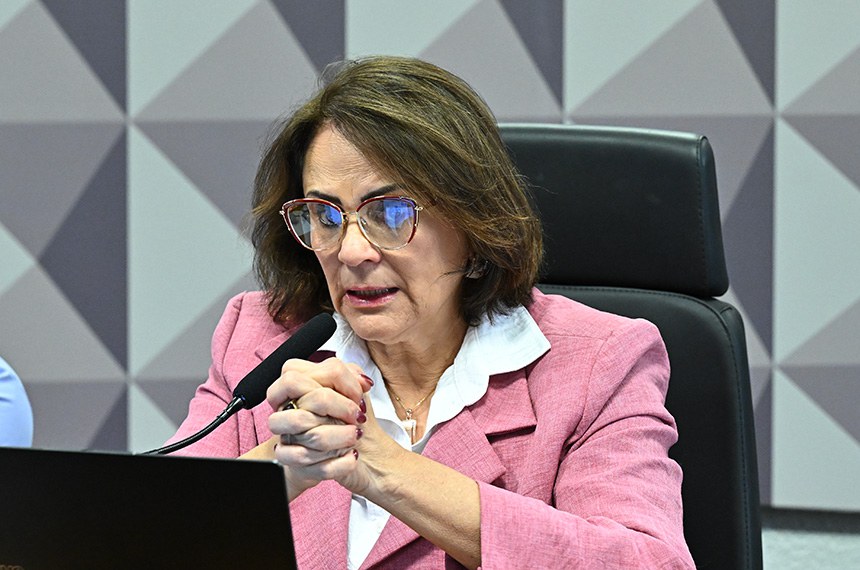 Mesa: 
presidente da CDH, senadora Damares Alves (Republicanos-DF).