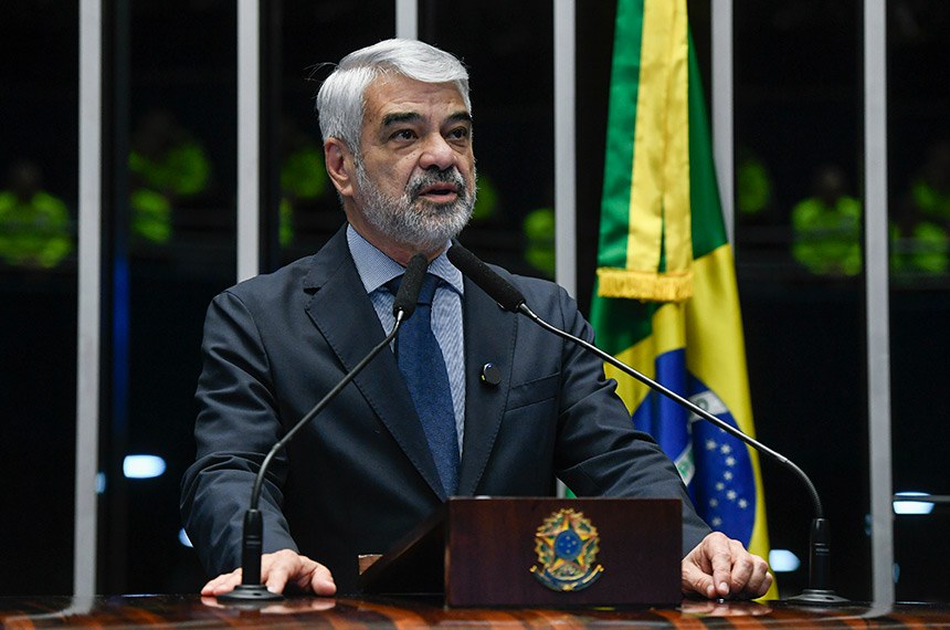 Em discurso, à tribuna, senador Humberto Costa (PT-PE).