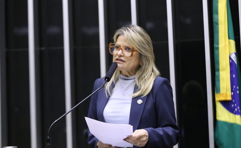 Homenagem ao Dia Mundial sem Tabaco. Dep. Flávia Morais (PDT - GO)