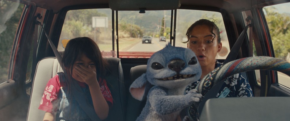 Maia Kealoha e Sydney Agudong em cena de 'Lilo & Stitch' — Foto: Divulgação
