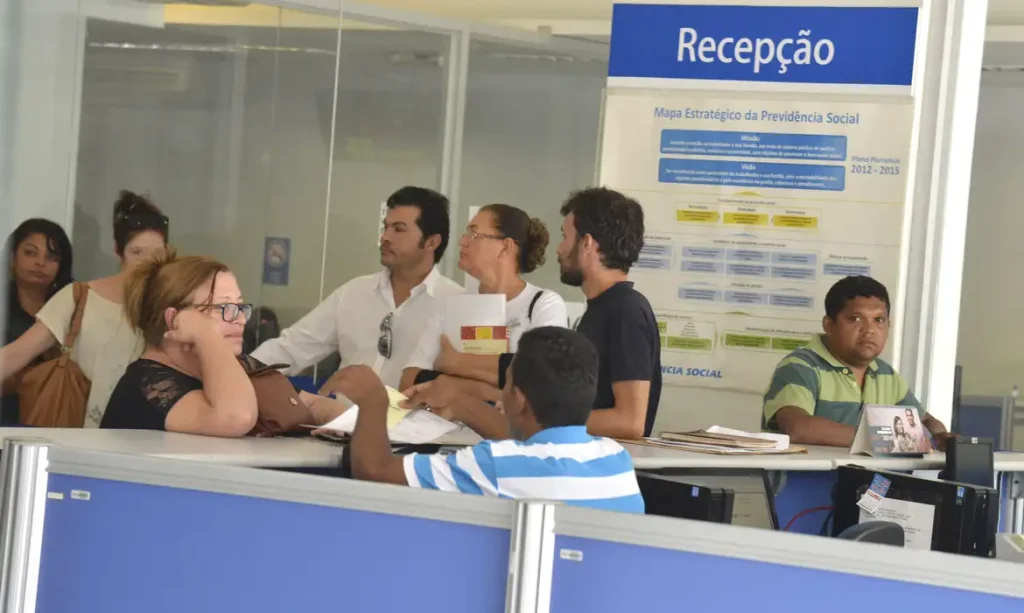 Brasília - Após mais de quatro meses de paralisação, médicos peritos do INSS retornaram hoje (25) ao trabalho com atendimento exclusivo para perícia inicial (Valter Campanato/Agência Brasil)
