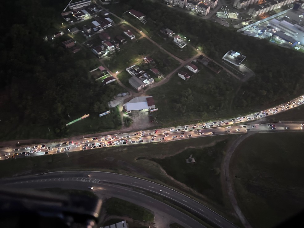 Congestionamento se estendeu por mais de 15 km, segundo a PRF — Foto: Divulgação/PRF