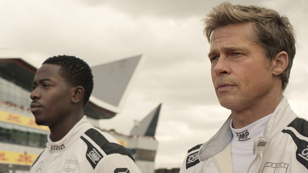 Damson Idris e Brad Pitt em cena de 'F1: O filme' — Foto: Divulgação