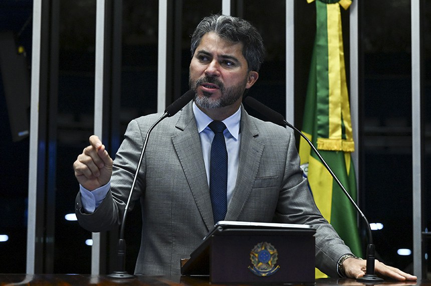 À tribuna, em discurso, senador Marcos Rogério (PL-RO).