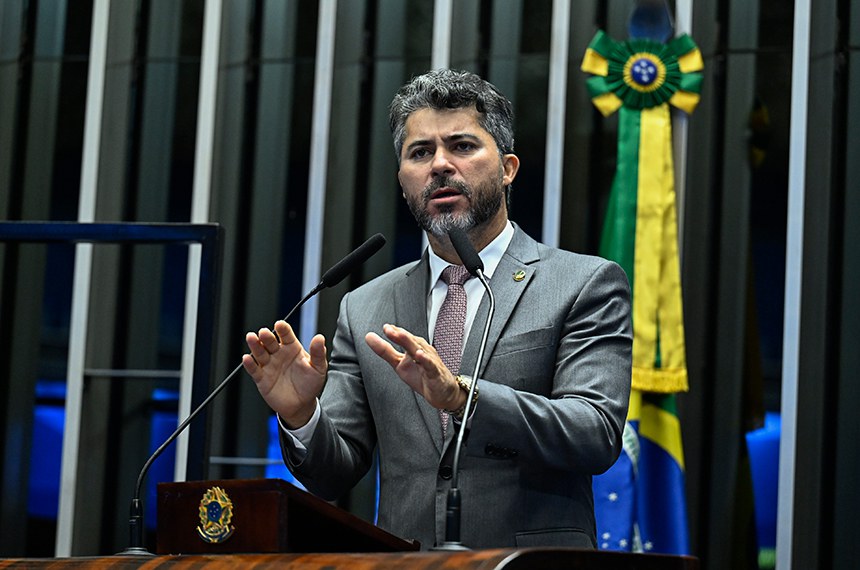 À tribuna, em discurso, senador Marcos Rogério (PL-RO).