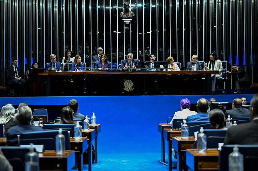 Mesa:
Mesa:
coordenador internacional da Sound of Freedom Foundation, Jonathan Hall;
fundadora da Associação Guadalupe, Mariângela Cônsoli de Oliveira;
senadora Damares Alves (Republicanos-DF);
presidente e requerente desta sessão, senador Eduardo Girão (Novo-CE);
secretário desta sessão;
representante do Movimento Nacional da Cidadania pela Vida - Brasil Sem Aborto, Lenise Aparecida Martins Garcia;
presidente do Conselho Federal de Medicina, José Hiran da Silva Gallo;
presidente da Frente Parlamentar Mista contra o Aborto e em Defesa da Vida, deputada Chris Tonietto (PL-RJ).