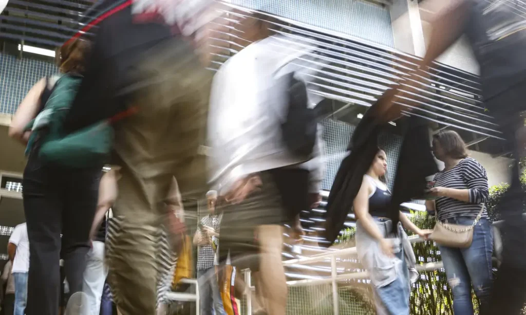 São Paulo (SP), 10/11/2024 - Estudantes  no segundo dia de provas do ENEM na UNIP Vergueiro em São Paulo. Foto: Paulo Pinto/Agência Brasil