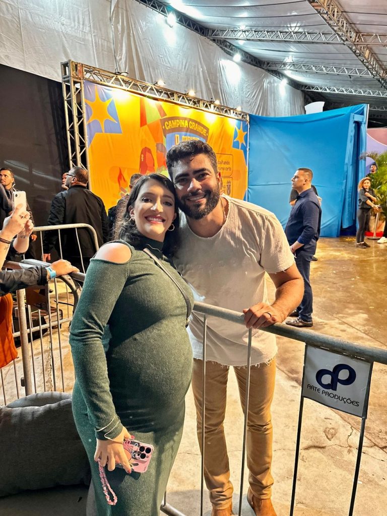 Vanessa de Arruda é fã de Henrique e Juliano e realizou o sonho de conhecer artista no São João 2025 de Campina Grande — Foto: Arquivo Pessoal/Paulo Martins