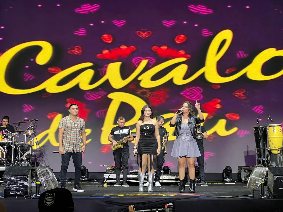 Banda Cavalo de Pau no São João 2025 de Campina Grande — Foto: Erickson Nogueira/g1