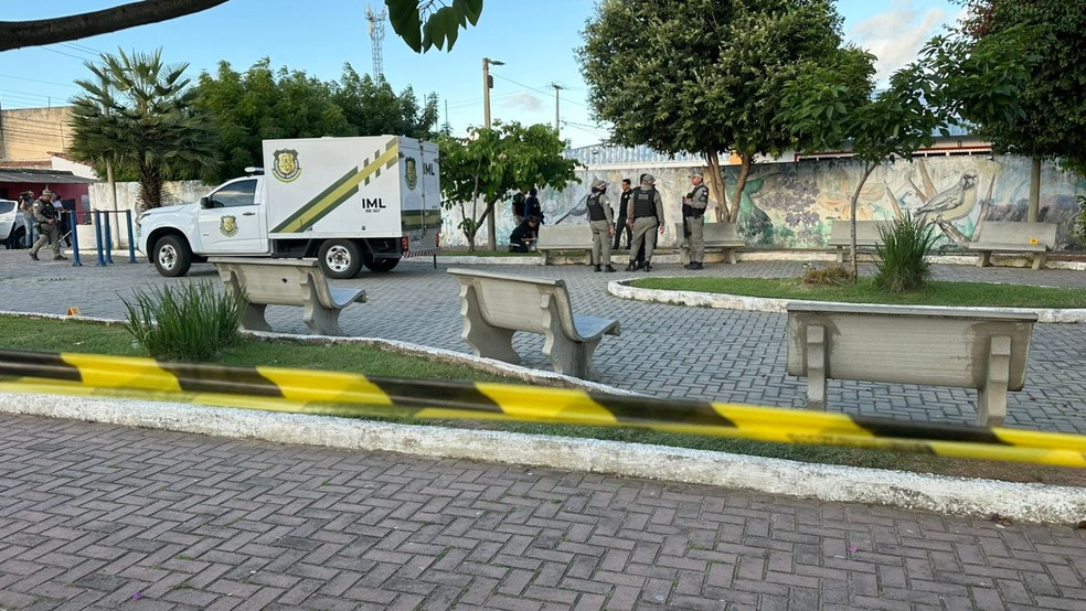 Crime aconteceu na praça no Jardim Lola, em São Gonçalo do Amarante — Foto: Kleber Teixeira/Inter TV Cabugi