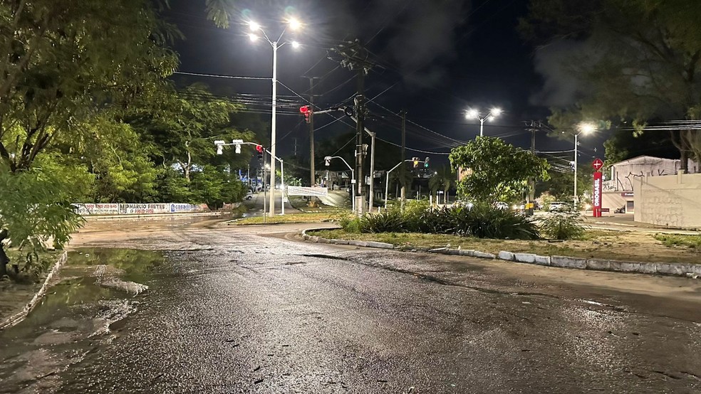 Cruzamento das avenidas Alagoas e Ayrton Senna: trânsito liberado — Foto: Kleber Teixeira/Inter TV Cabugi