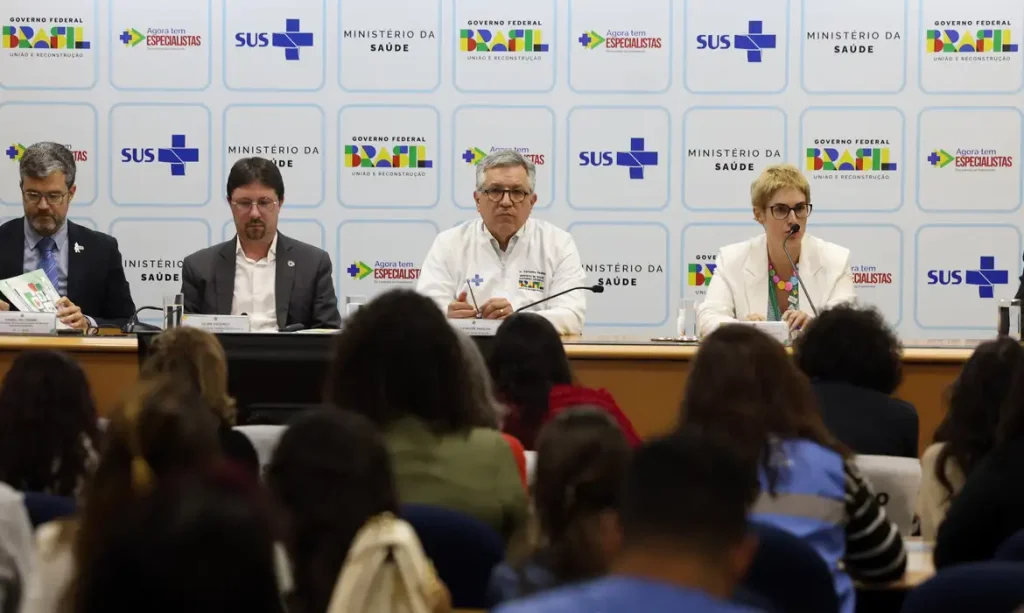 Brasília (DF), 23/07/2025 - O ministro da Saúde, Alexandre Padilha, fala durante anúncio de novas medidas para expandir o provimento e a formação de médicos especialistas para atuação em áreas em que há escassez de atendimento no Sistema Único de Saúde (SUS). Foto: Antonio Cruz/Agência Brasil