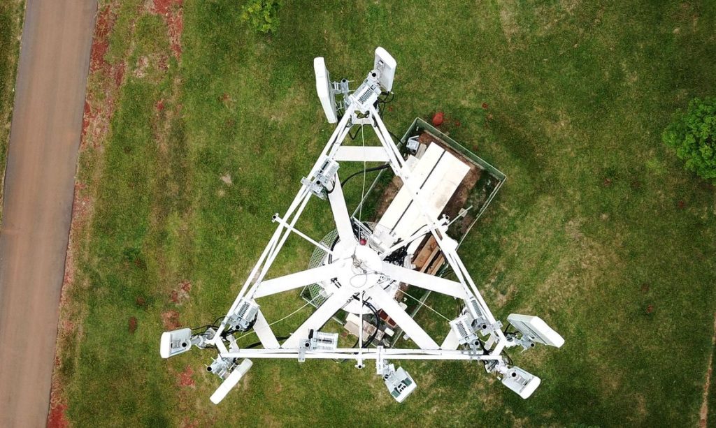 Antenas de transmissão para celulares. Telefonia 5G.
