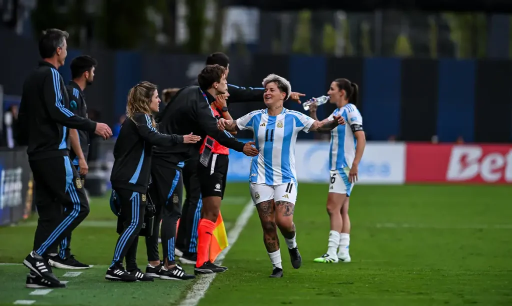 Argentina vence Peru e garante vaga nas semifinais da Copa América Feminina