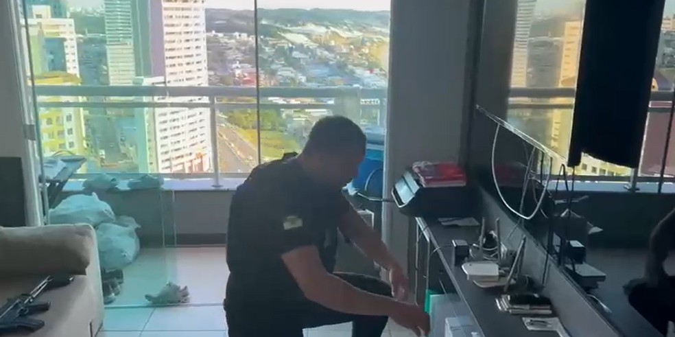 Apreensões em Natal, no Rio Grande do Norte, em caso envolvendo donos de postos de combustíveis — Foto: Divulgação/Polícia Civil