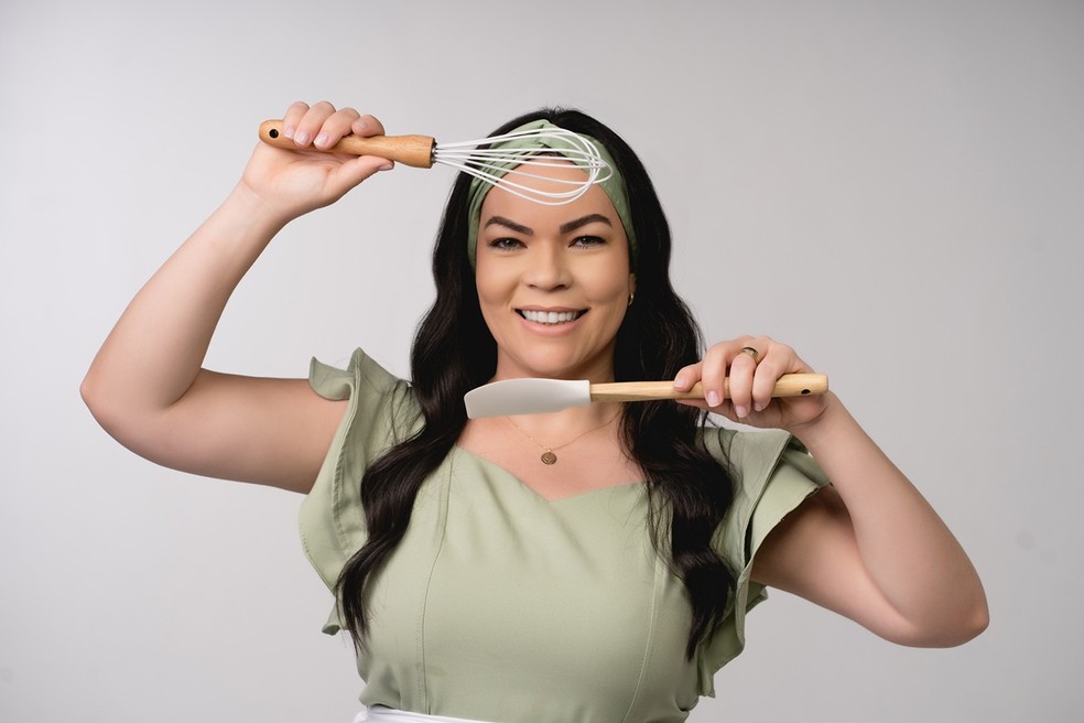 Carol Melo fatura até R$ 13 mil por dia com morango do amor — Foto: Cedida