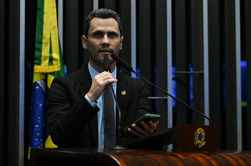 Mesa: 
2º secretário da Mesa do Senado Federal, senador Confúcio Moura (MDB-RO), conduz sessão; 
secretário-geral adjunto da Mesa do Senado Federal, José Roberto Leite de Matos.
