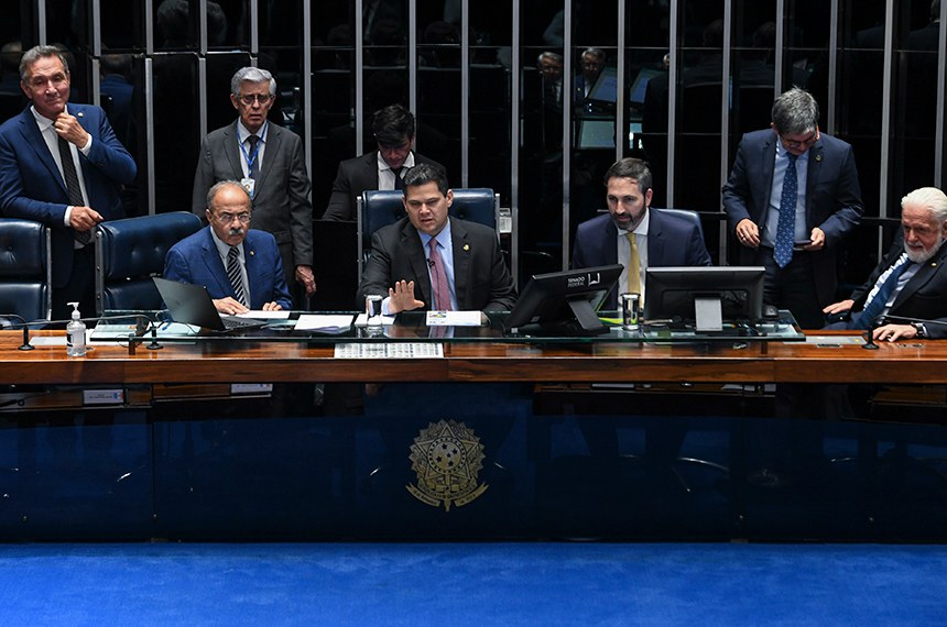 Mesa: 
 1º suplente da Mesa do Senado Federal, senador Chico Rodrigues (PSB-RR);
presidente do Senado Federal, senador Davi Alcolumbre (União-AP); 
secretário-geral da Mesa do Senado Federal, Danilo Augusto Barboza de Aguiar;
líder do governo no Senado Federal, senador Jaques Wagner (PT-BA).