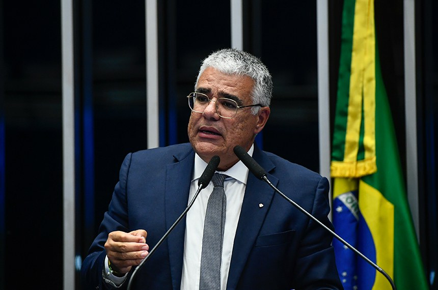 Em discurso, à tribuna, senador Eduardo Girão (Novo-CE).