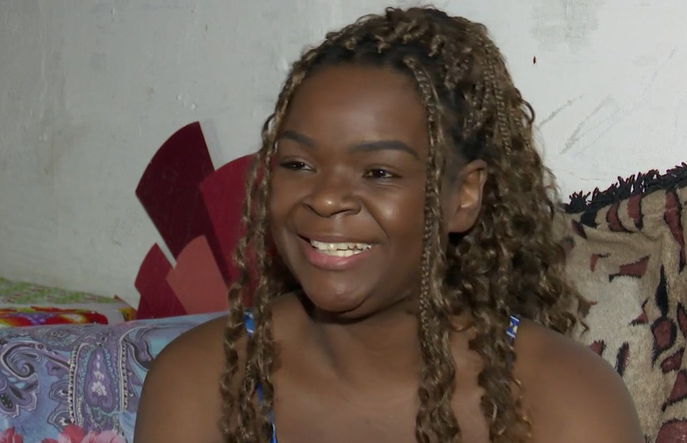 Lucyanna Mel, cantora paraibana que viralizou em vídeo na internet — Foto: Reprodução/TV Cabo Branco